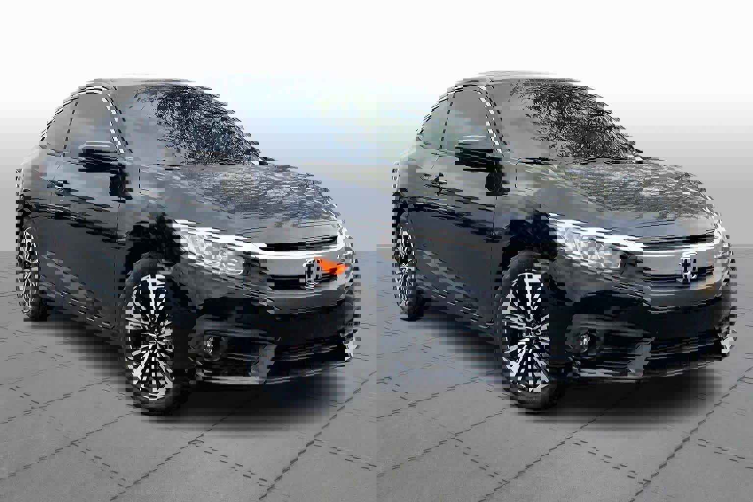 Used 2017 Honda Civic EX-T image 3