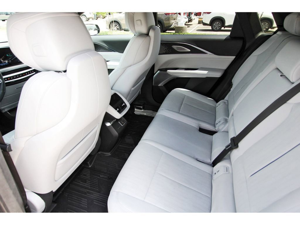 Used 2023 Cadillac Lyriq 2WD image 9