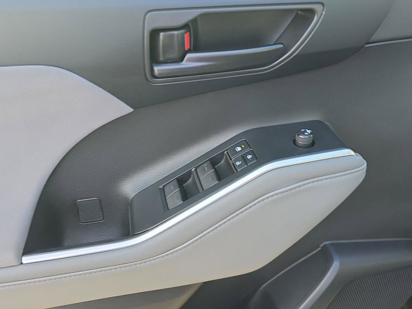 Used 2022 Toyota Highlander L image 15