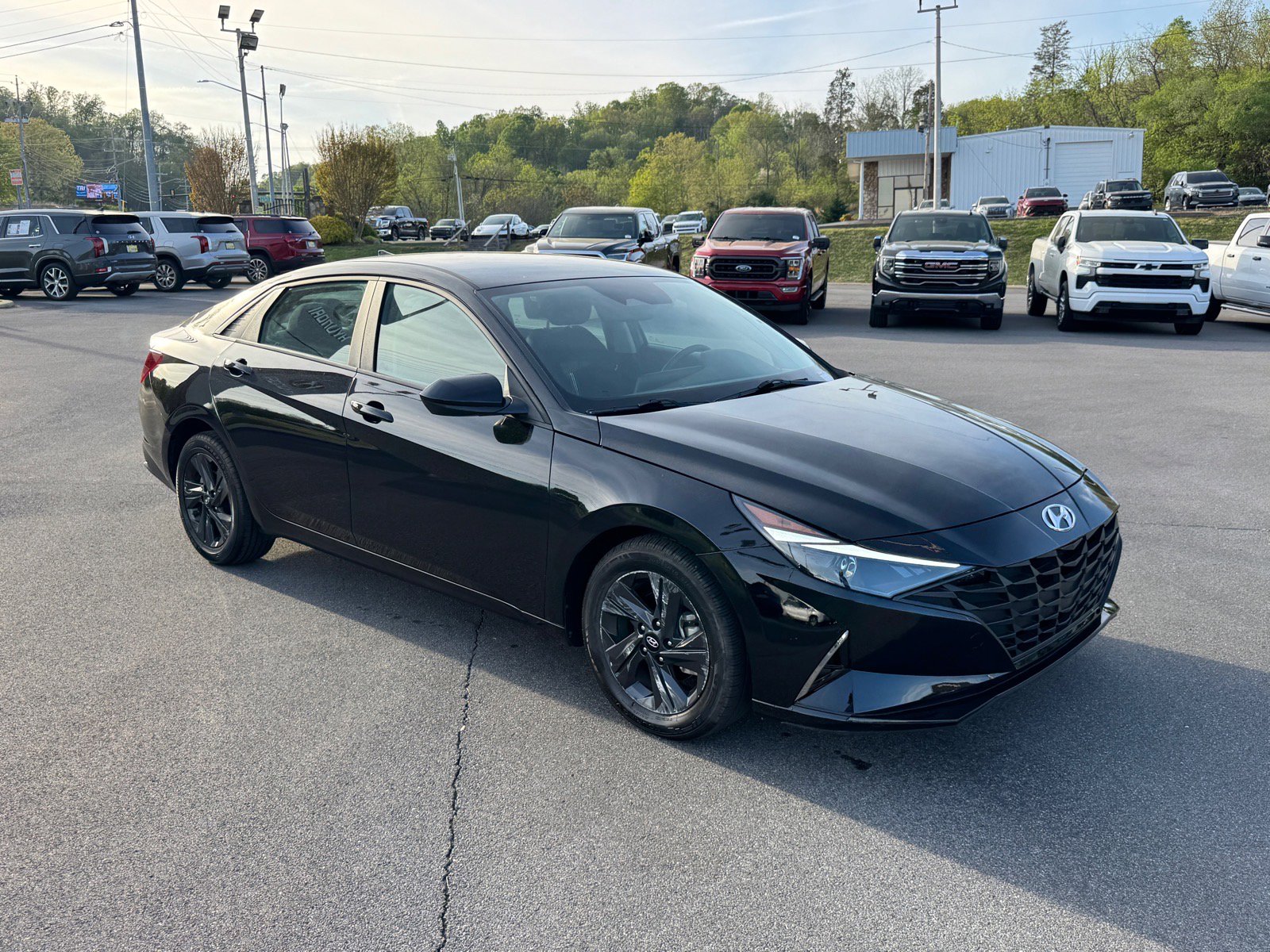 Used 2023 Hyundai Elantra SEL FWD image 2