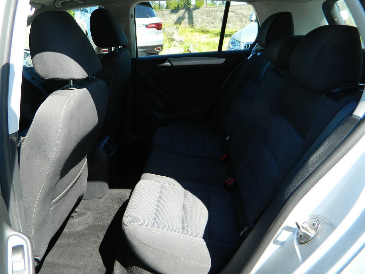 Used 2013 Volkswagen Golf 4-Door FWD image 14