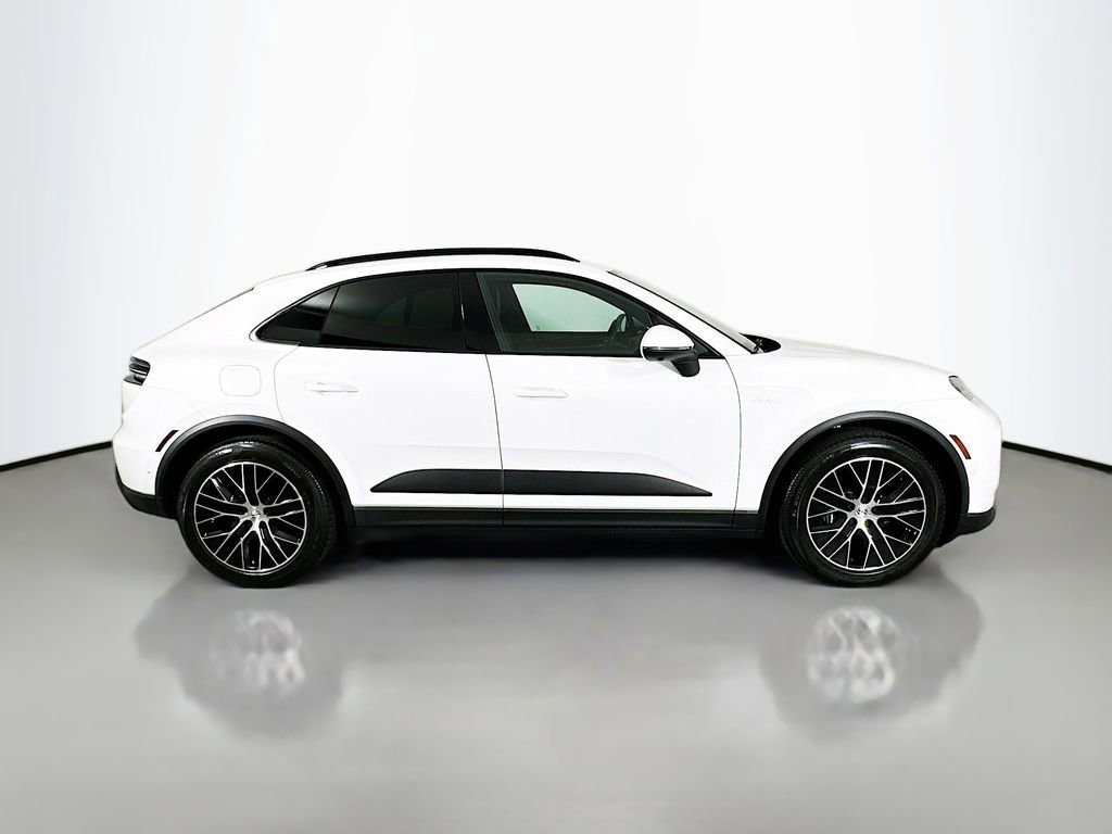 Certified 2025 Porsche Macan Electric image 8