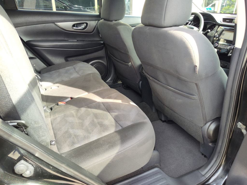 Used 2016 Nissan Rogue SV w/ SV Premium Package image 15