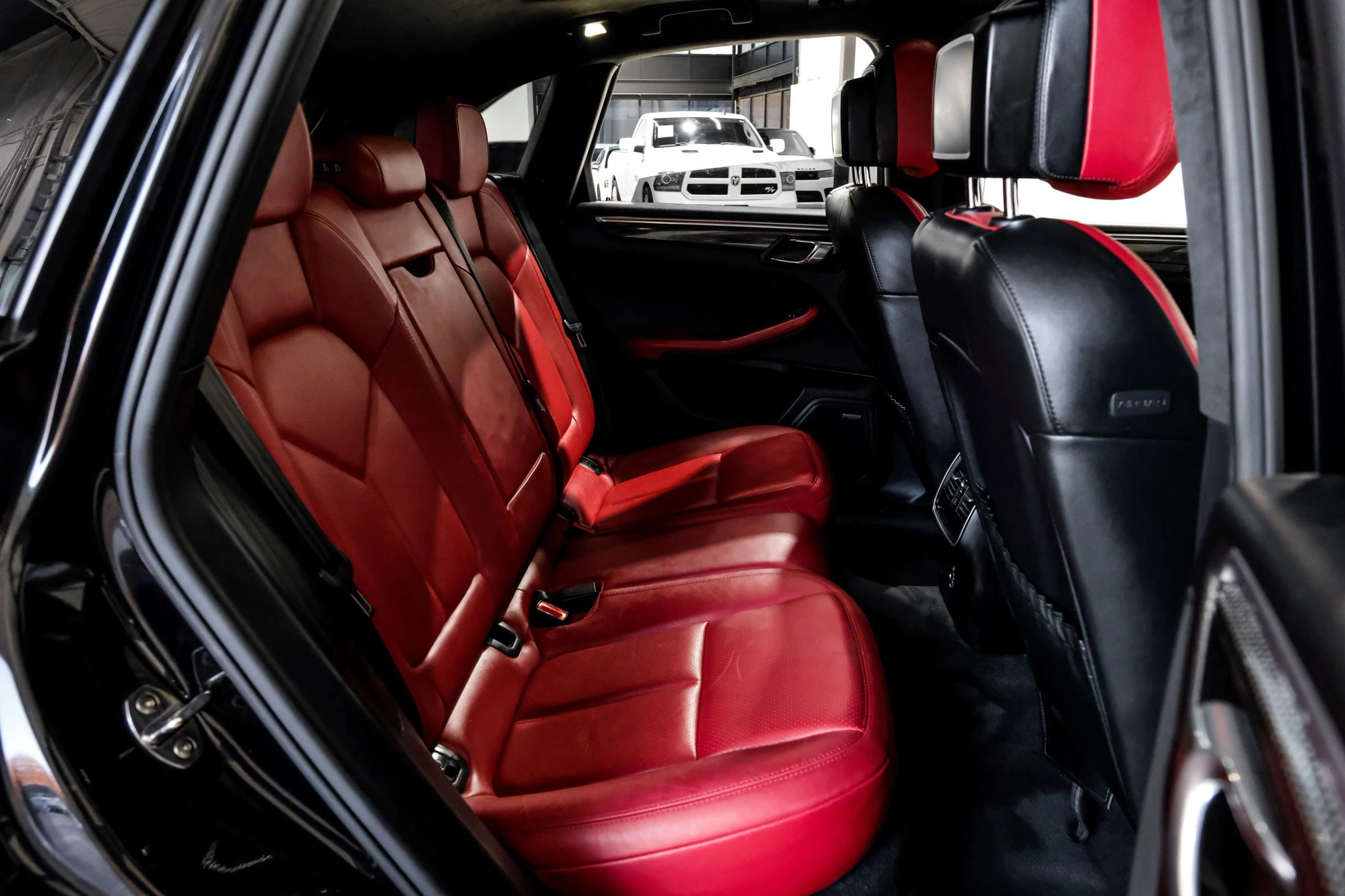 Used 2017 Porsche Macan Turbo image 39