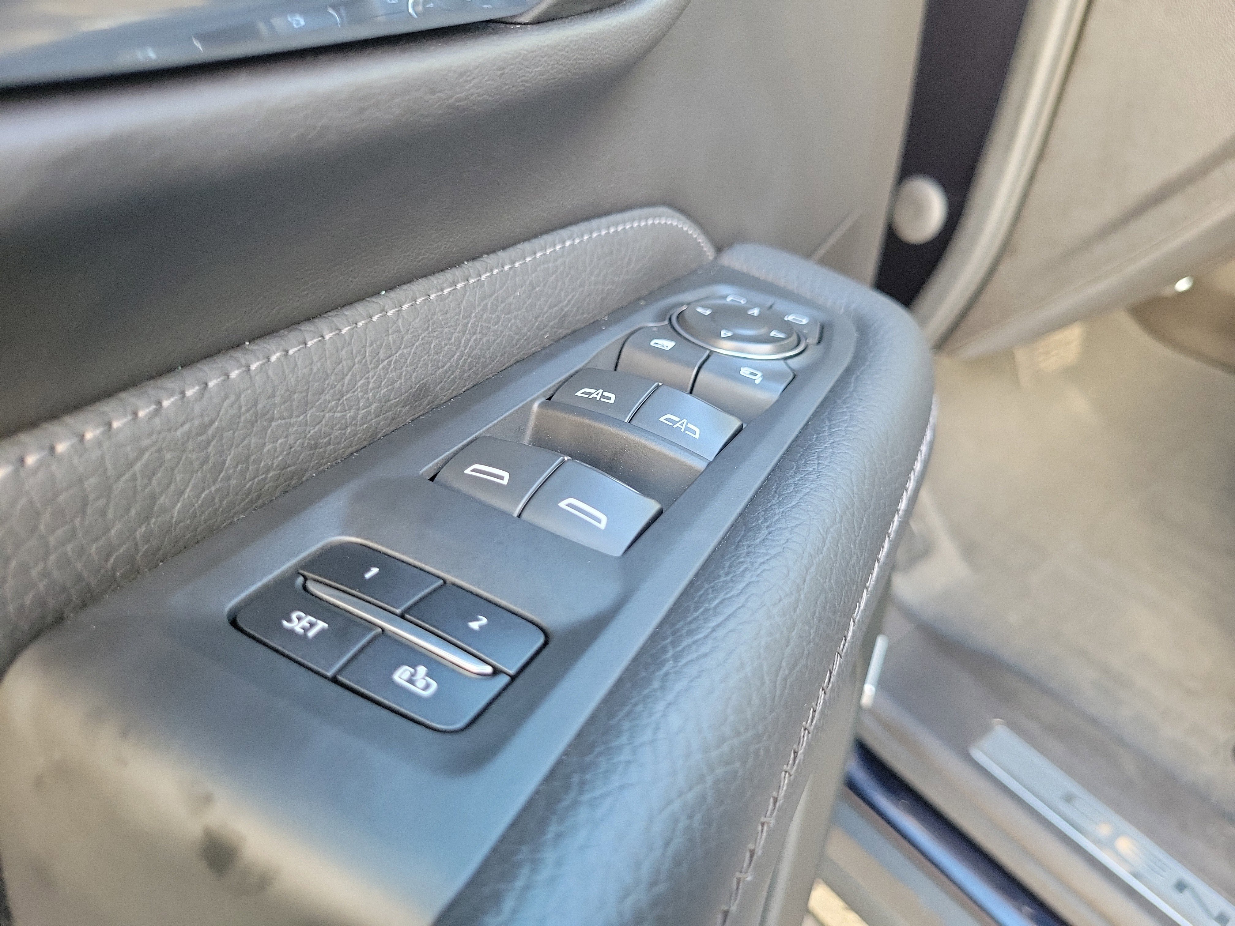 Used 2021 GMC Yukon Denali w/ Denali Premium Package image 26