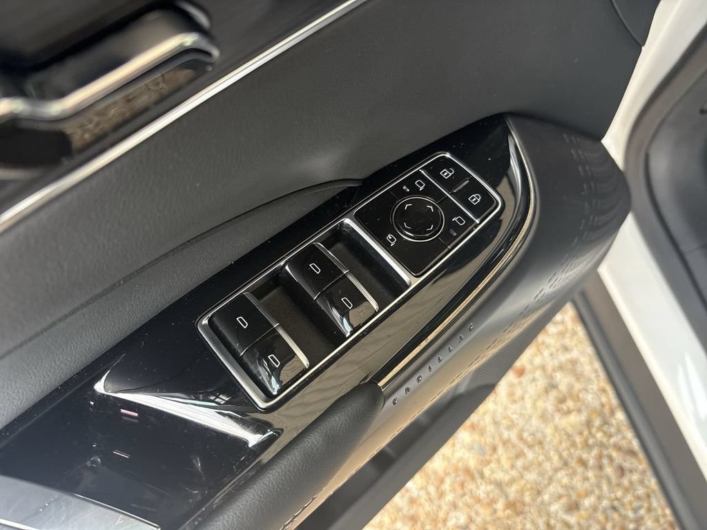 Certified 2025 Cadillac Lyriq Luxury AWD/4WD image 24