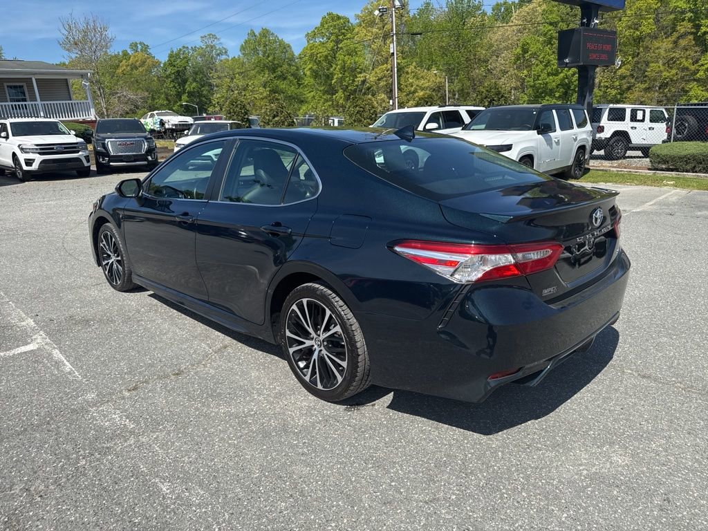 Used 2020 Toyota Camry SE image 3