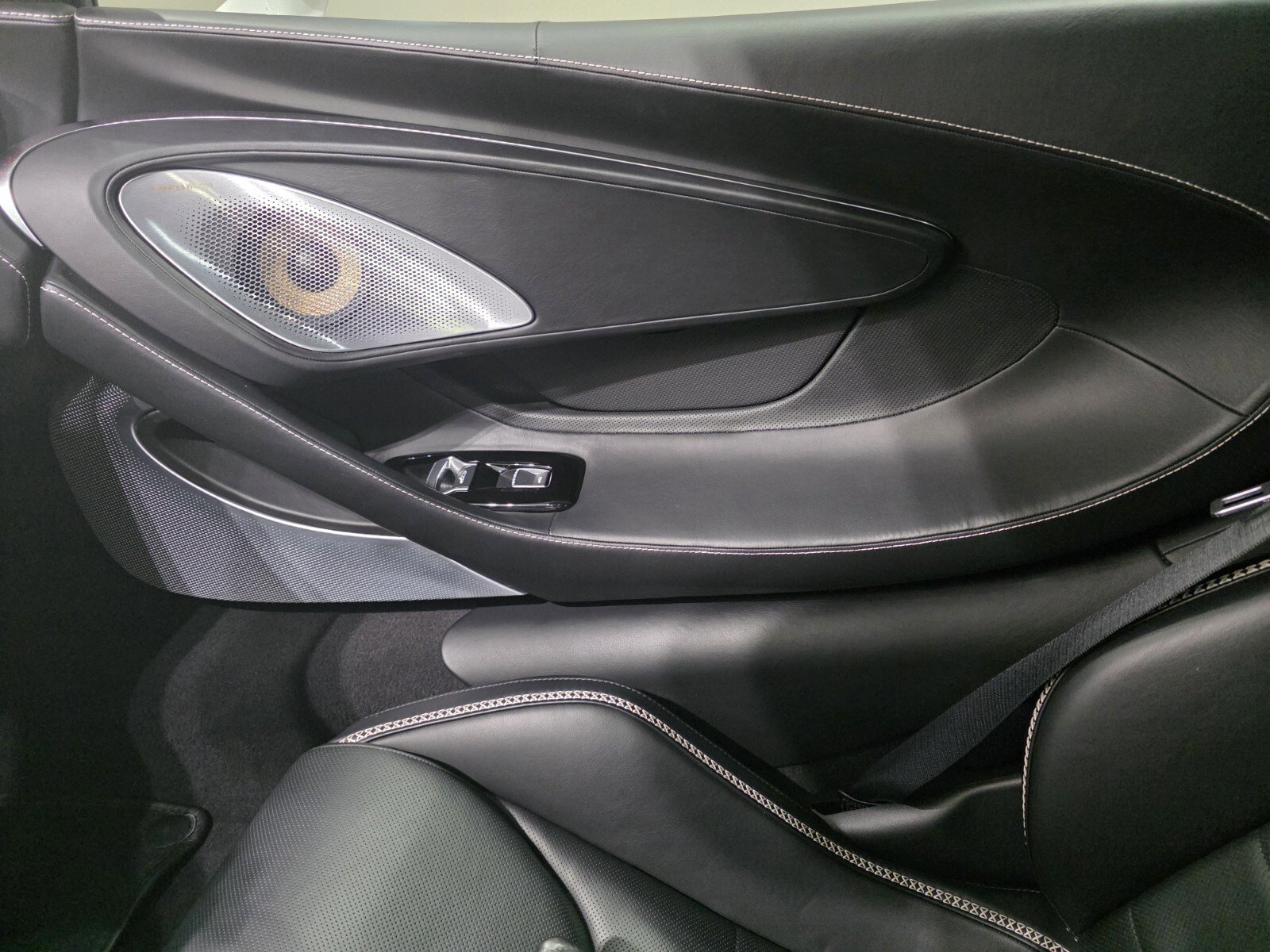 Used 2023 McLaren GT RWD image 16