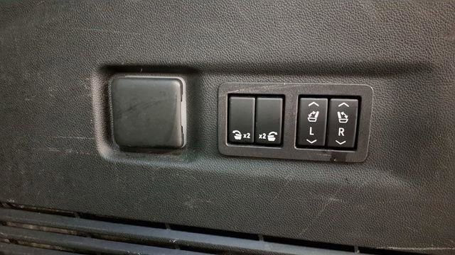 Used 2023 Chevrolet Suburban Premier image 17