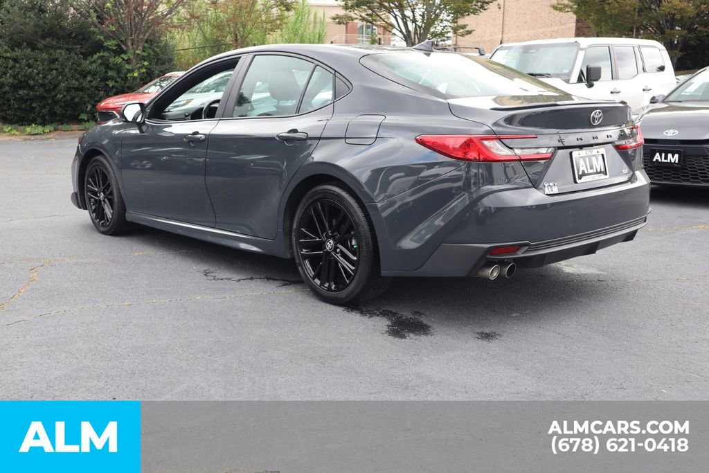 Used 2025 Toyota Camry SE image 9