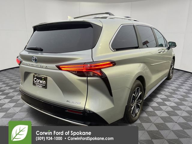 Used 2025 Toyota Sienna Platinum image 19
