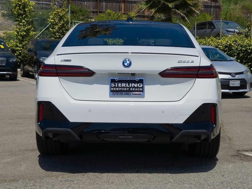New 2026 BMW 550e xDrive w/ Premium Package AWD/4WD image 19