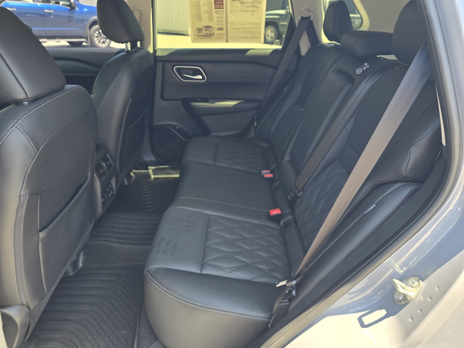 Certified 2024 Nissan Rogue Platinum w/ Platinum Premium Package AWD/4WD image 11