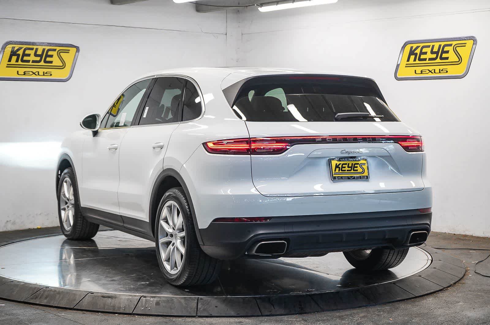 Used 2022 Porsche Cayenne AWD/4WD image 2