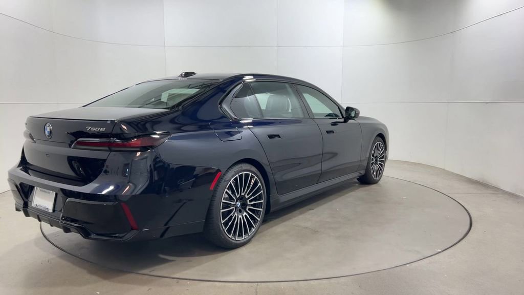 New 2026 BMW 750e xDrive w/ Premium Package image 8