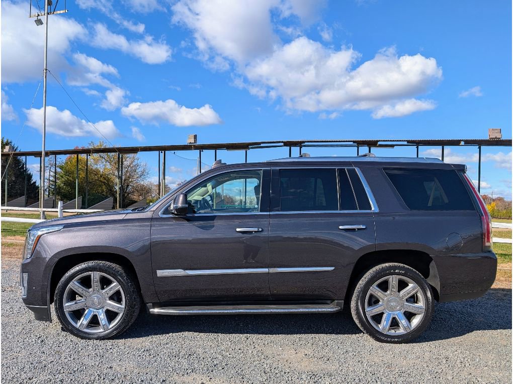 Used 2018 Cadillac Escalade Luxury image 4