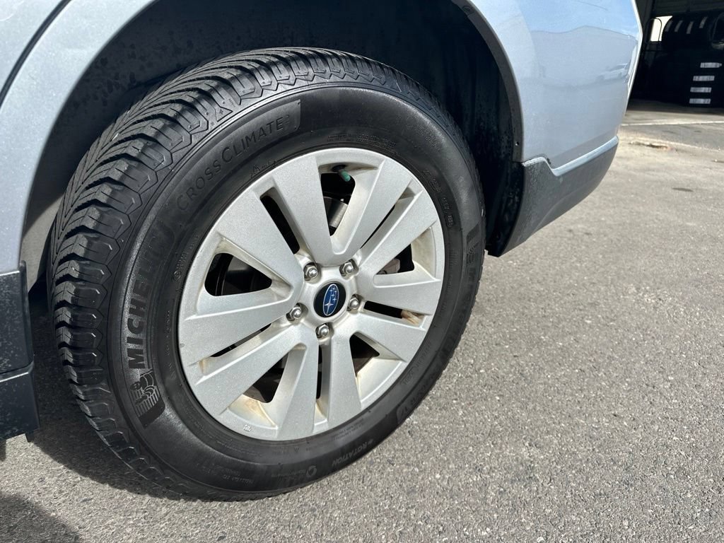 Used 2017 Subaru Outback 2.5i Premium AWD/4WD image 6