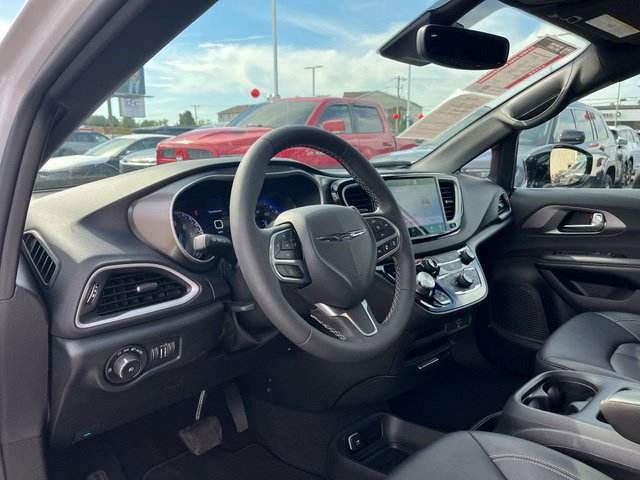 Used 2026 Chrysler Pacifica Select FWD image 20