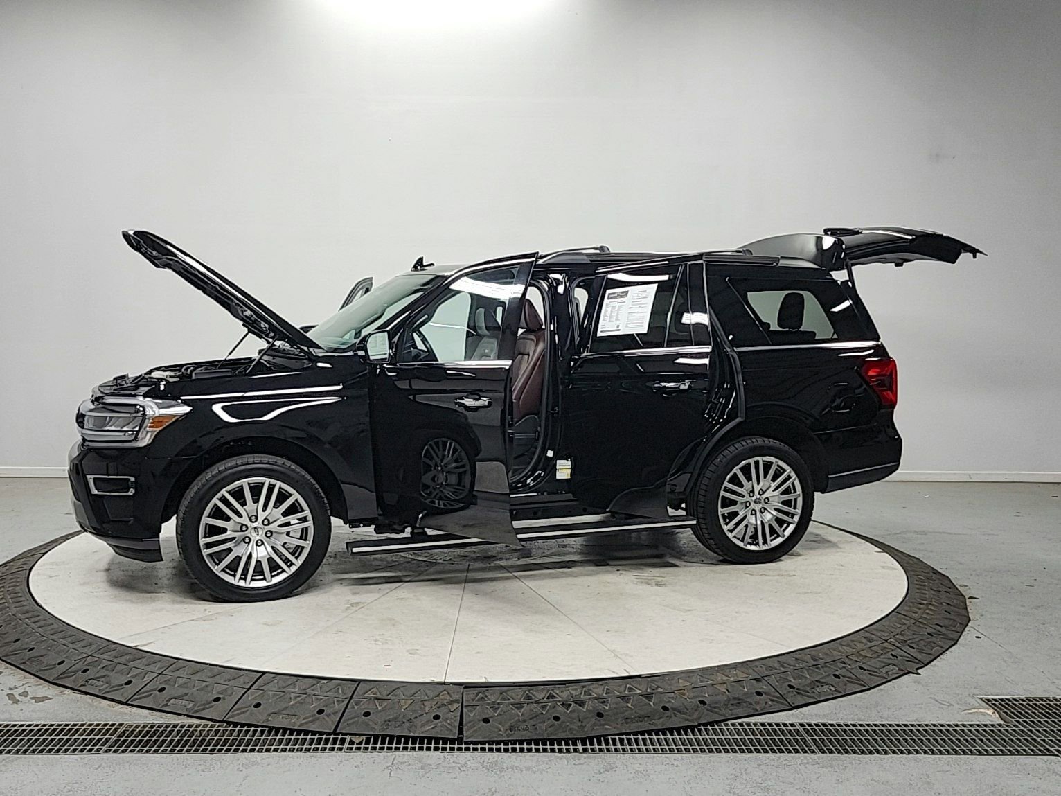 Used 2024 Ford Expedition Limited AWD/4WD image 12