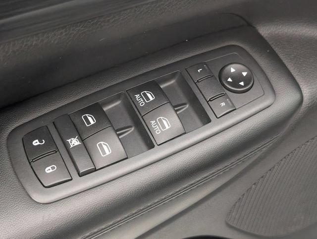Used 2020 Jeep Grand Cherokee Laredo RWD image 11