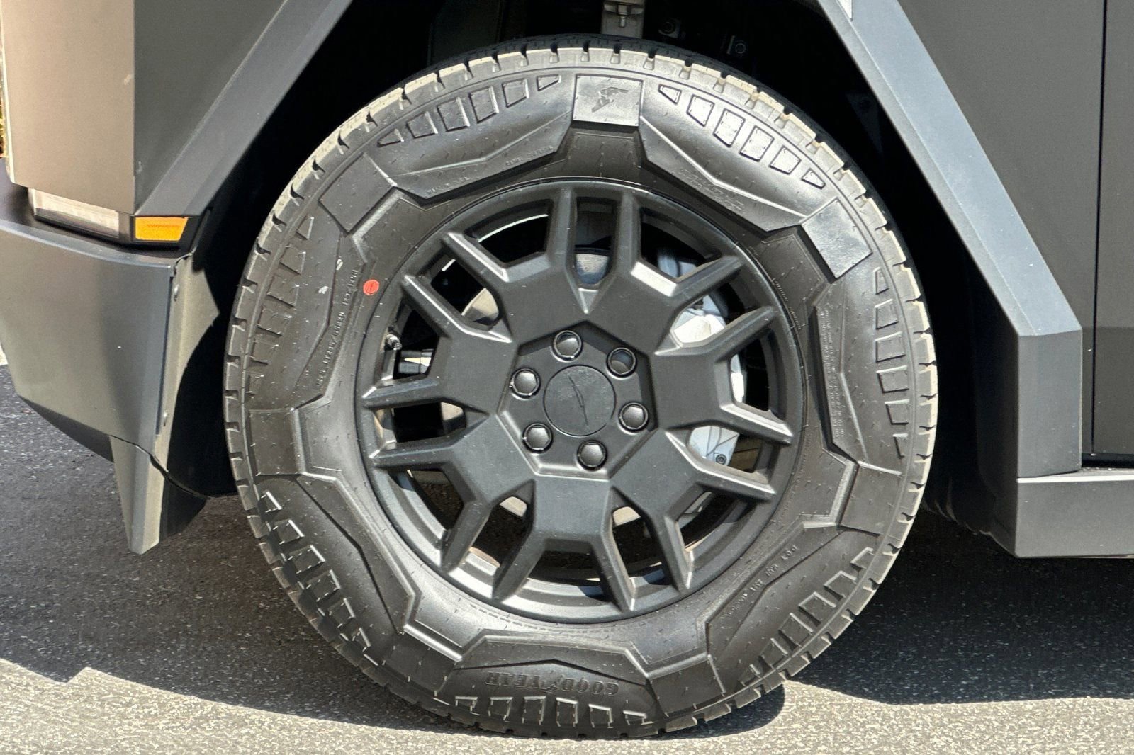 Used 2024 Tesla Cybertruck AWD Crew Cab image 26
