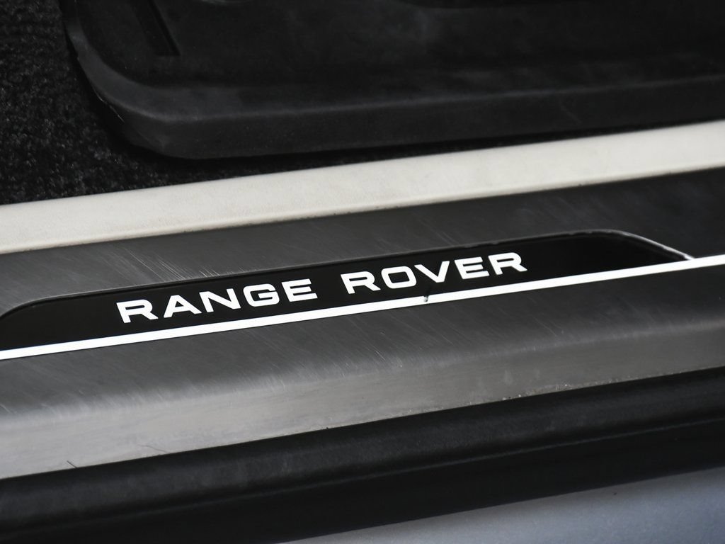 Used 2025 Land Rover Range Rover SE AWD/4WD image 22