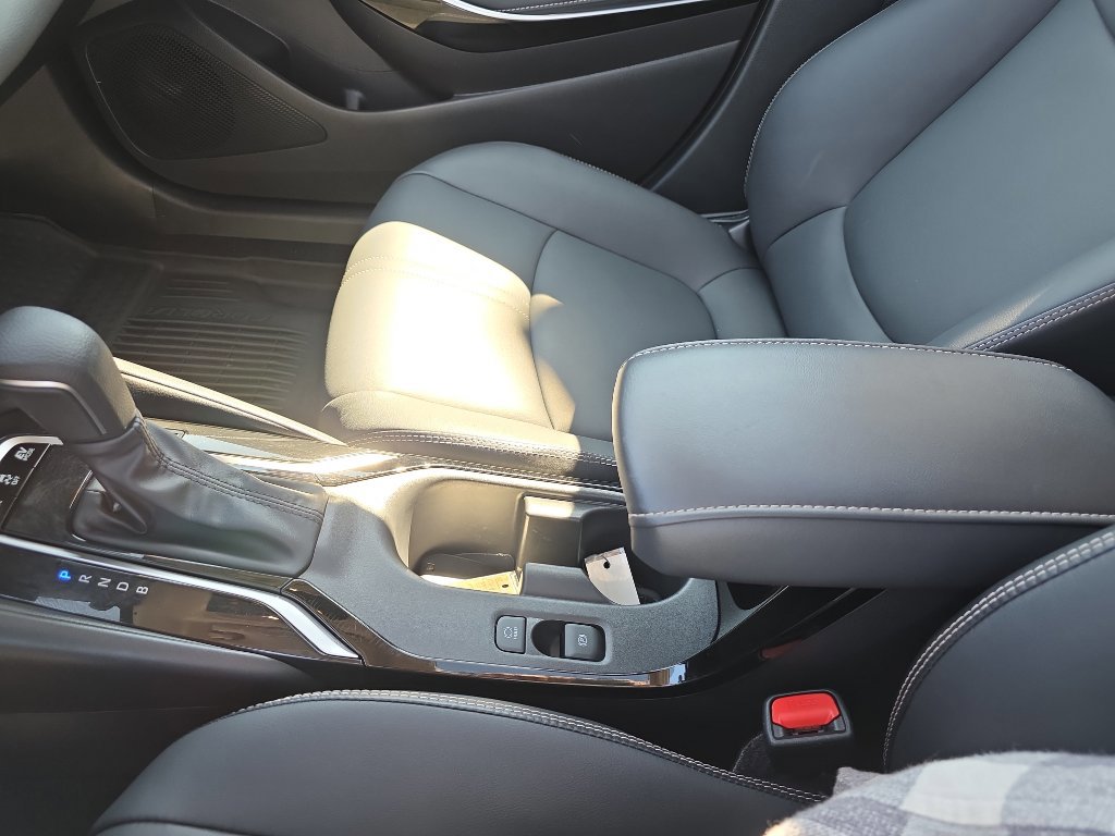 Used 2025 Toyota Corolla XLE image 30