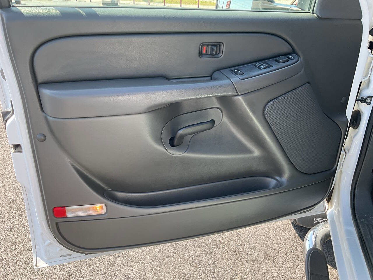 Used 2006 GMC Sierra 2500 SLE w/ Heavy-Duty Power Package image 27