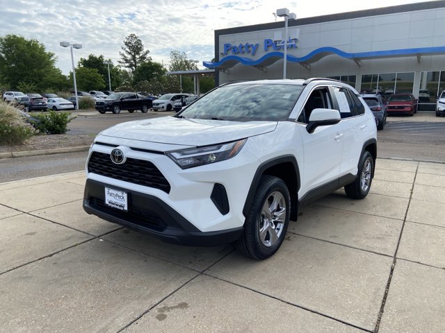 Used 2025 Toyota RAV4 XLE FWD image 4