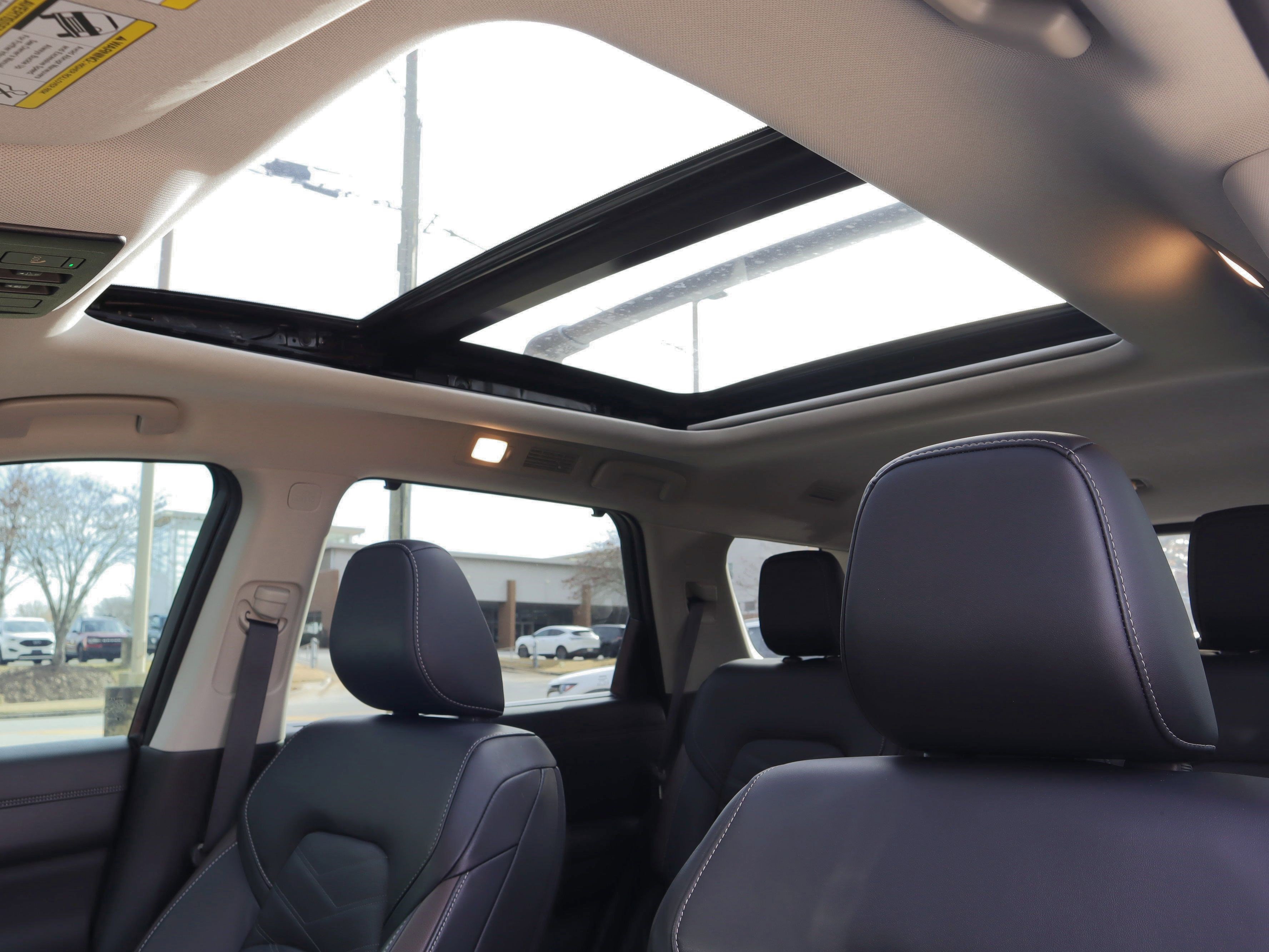 Used 2024 Nissan Pathfinder Platinum image 7