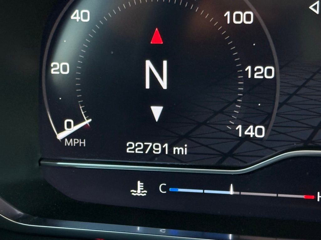 Used 2024 GMC Yukon AT4 w/ Technology Package image 16