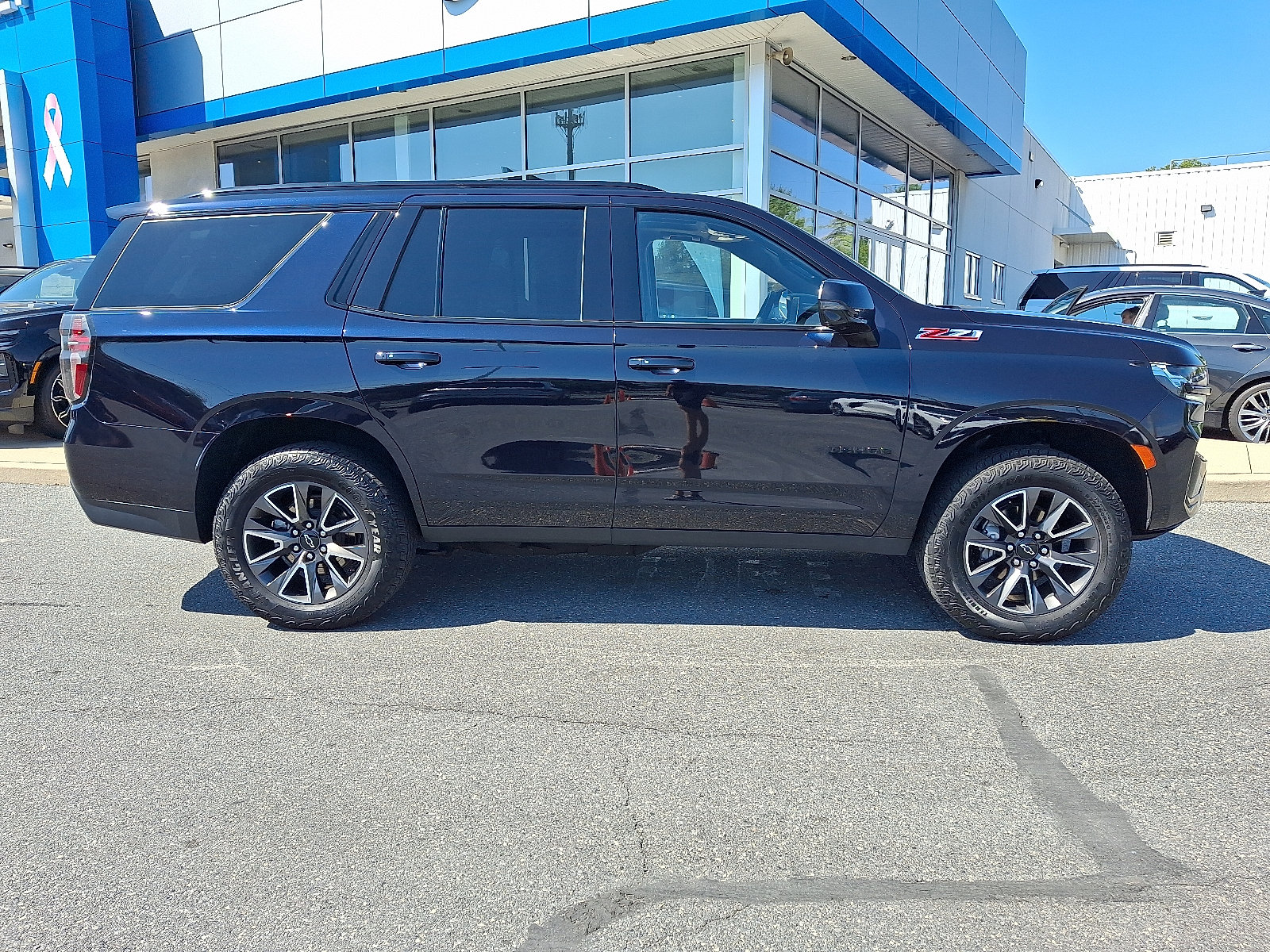 Certified 2023 Chevrolet Tahoe Z71 w/ Luxury Package AWD/4WD image 8