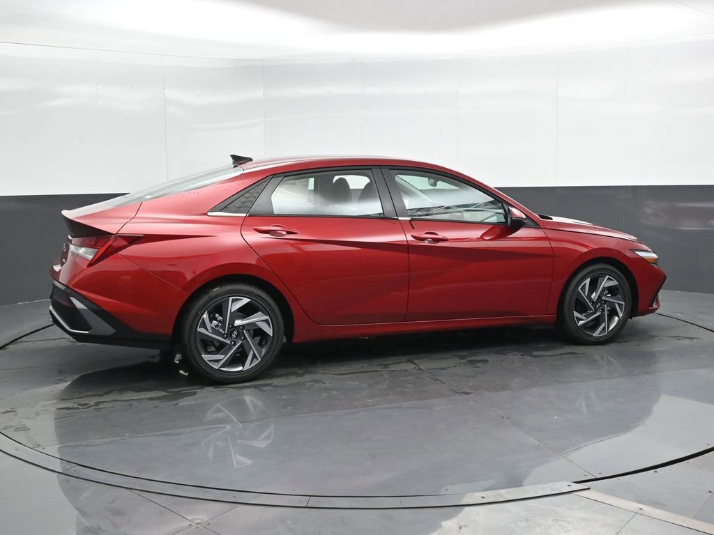 New 2025 Hyundai Elantra Limited image 3