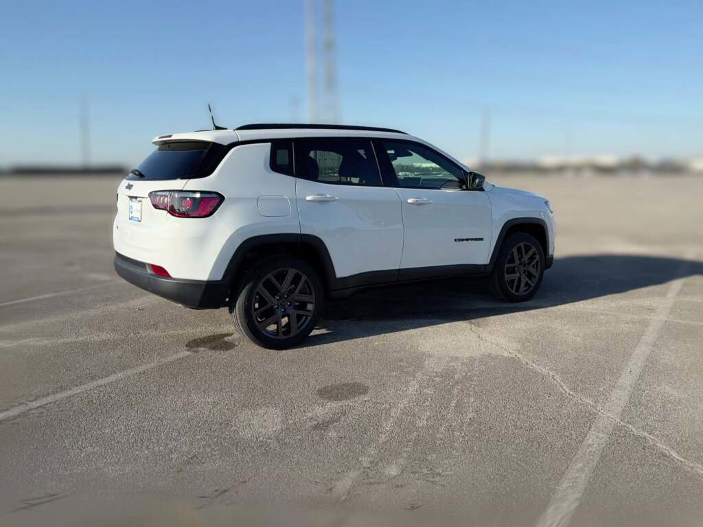 New 2026 Jeep Compass Latitude image 12