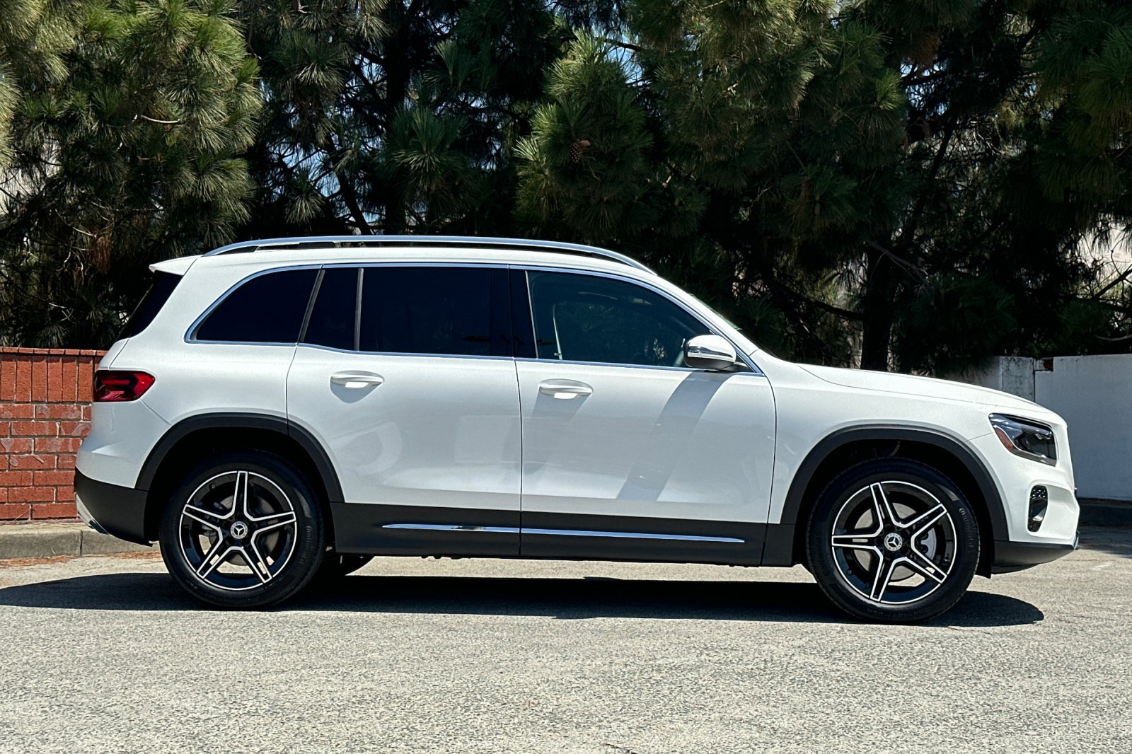 New 2026 Mercedes-Benz GLB 250 image 3
