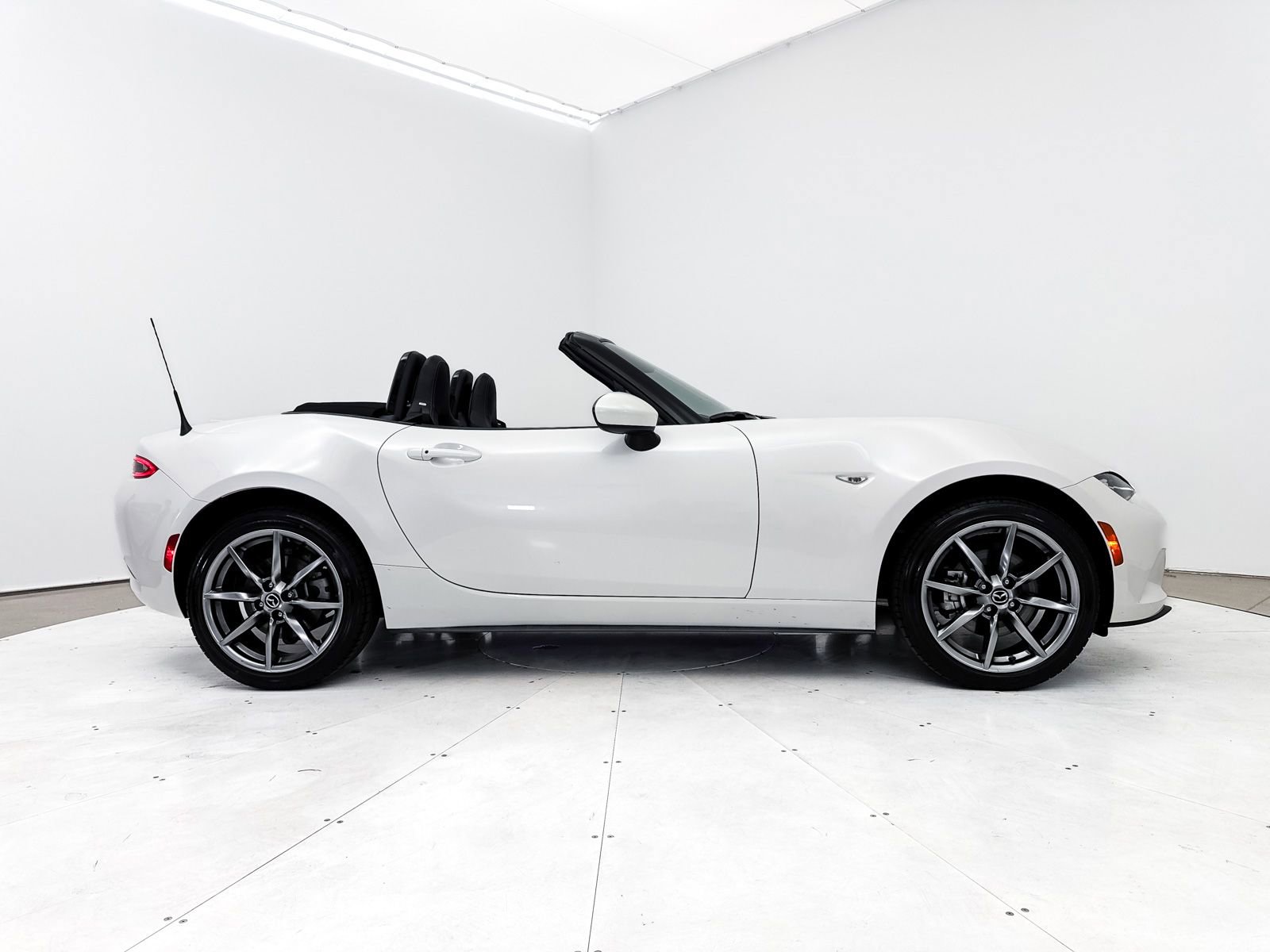 Used 2023 MAZDA MX-5 Miata Grand Touring w/ Weather Package image 39