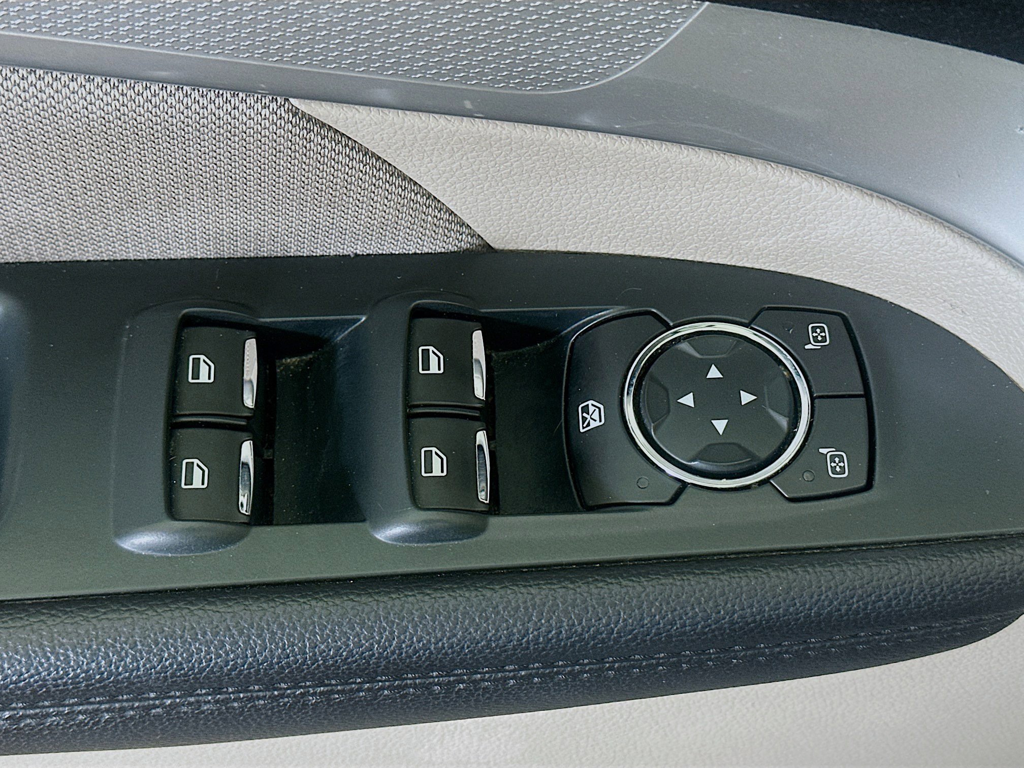 Used 2018 Ford Explorer FWD image 15