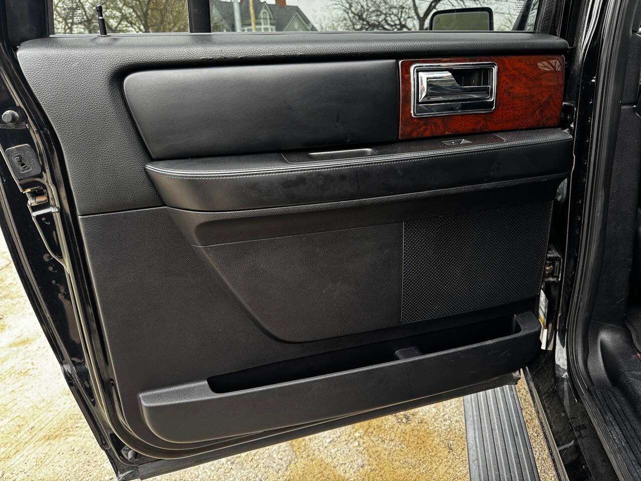 Used 2017 Lincoln Navigator L Select image 26