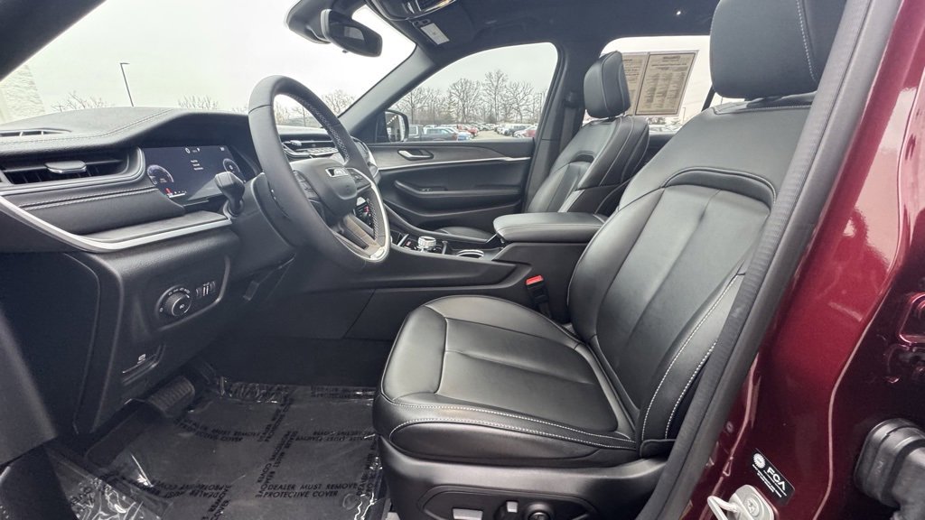 Used 2024 Jeep Grand Cherokee Limited image 19