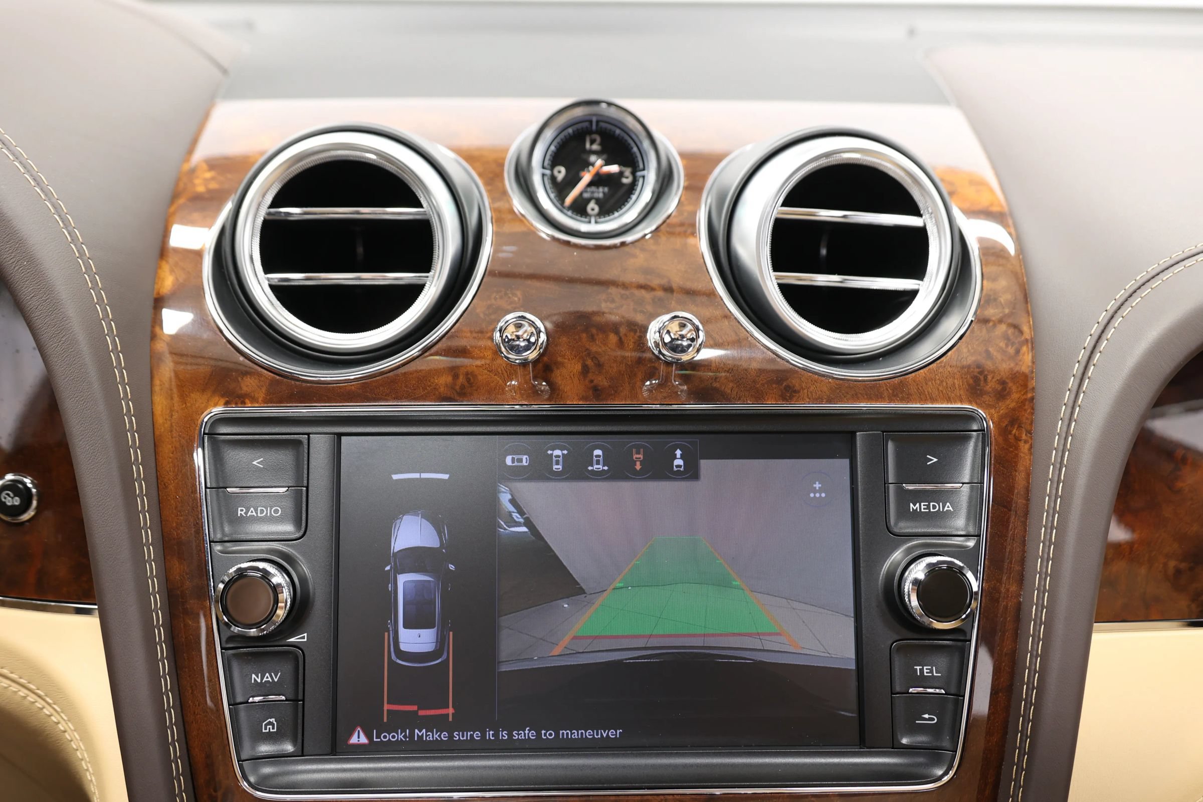 Used 2018 Bentley Bentayga AWD/4WD image 30