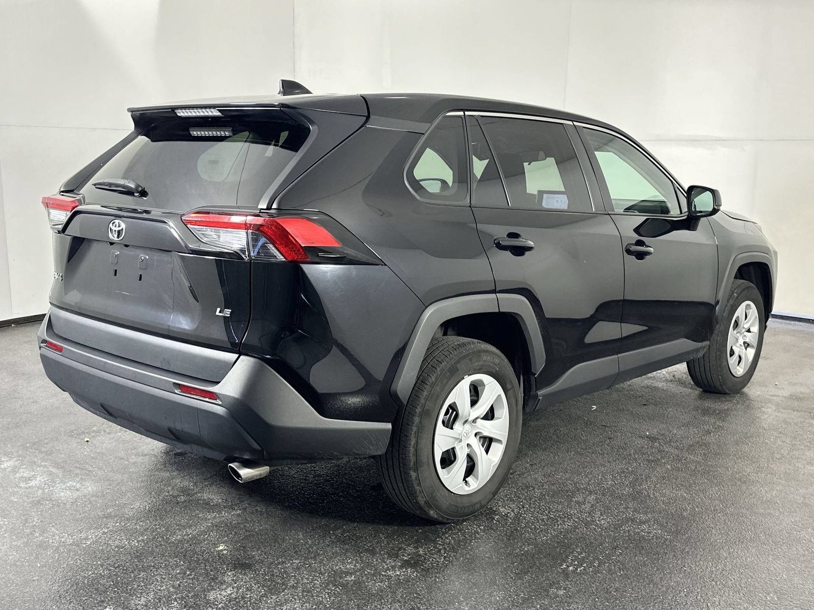 Used 2024 Toyota RAV4 LE FWD image 8