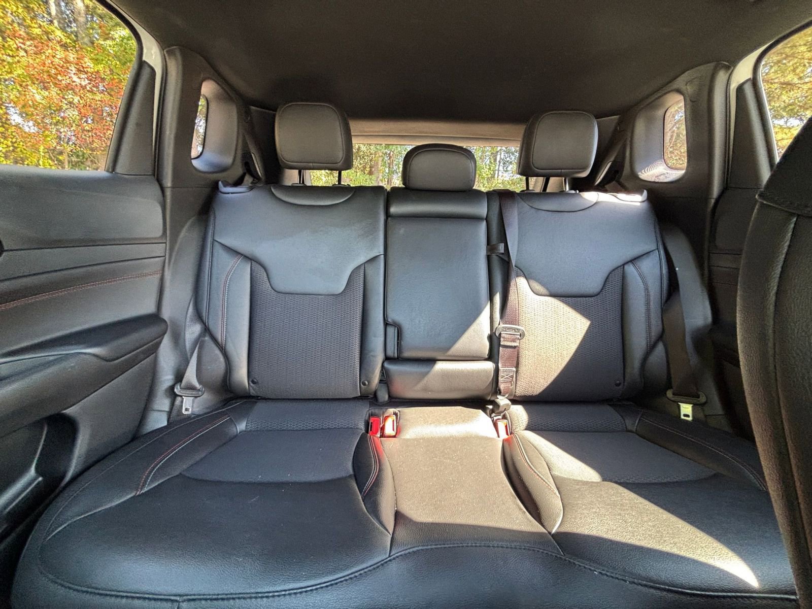 Used 2025 Jeep Compass Trailhawk image 38