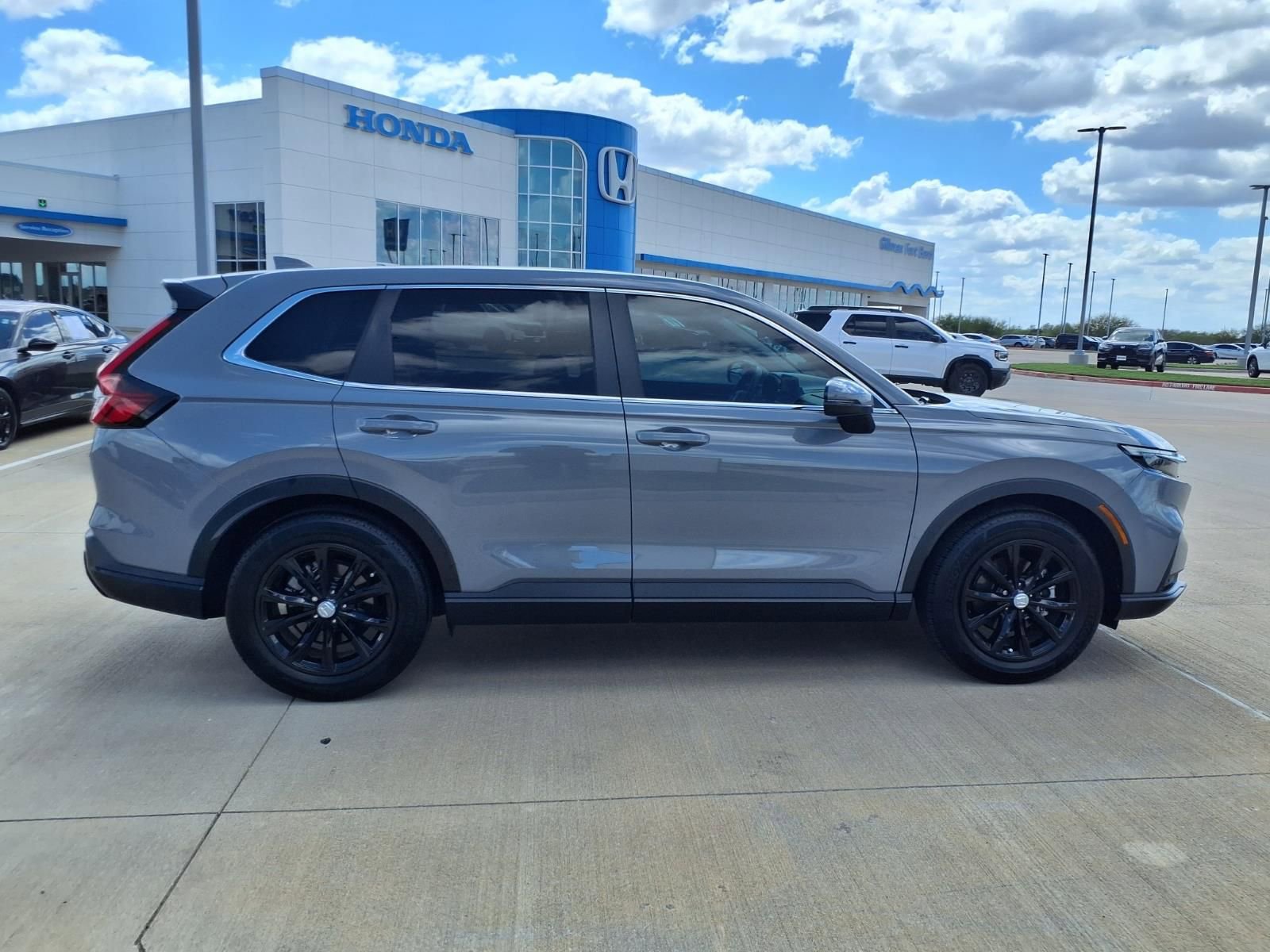 Used 2025 Honda CR-V EX-L image 8