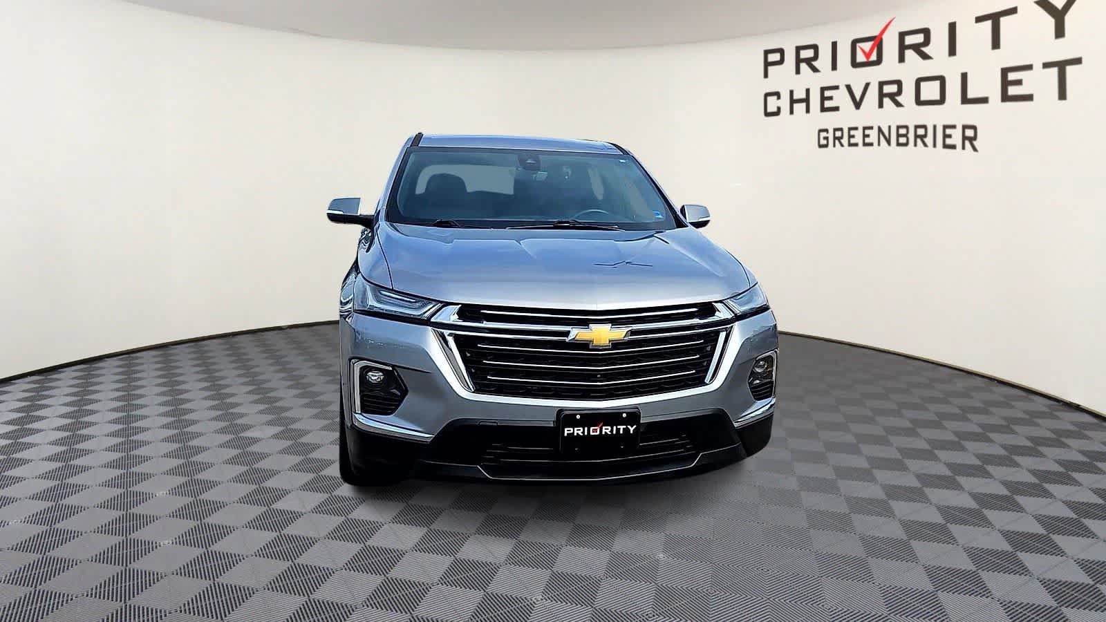 Used 2023 Chevrolet Traverse LT FWD image 3