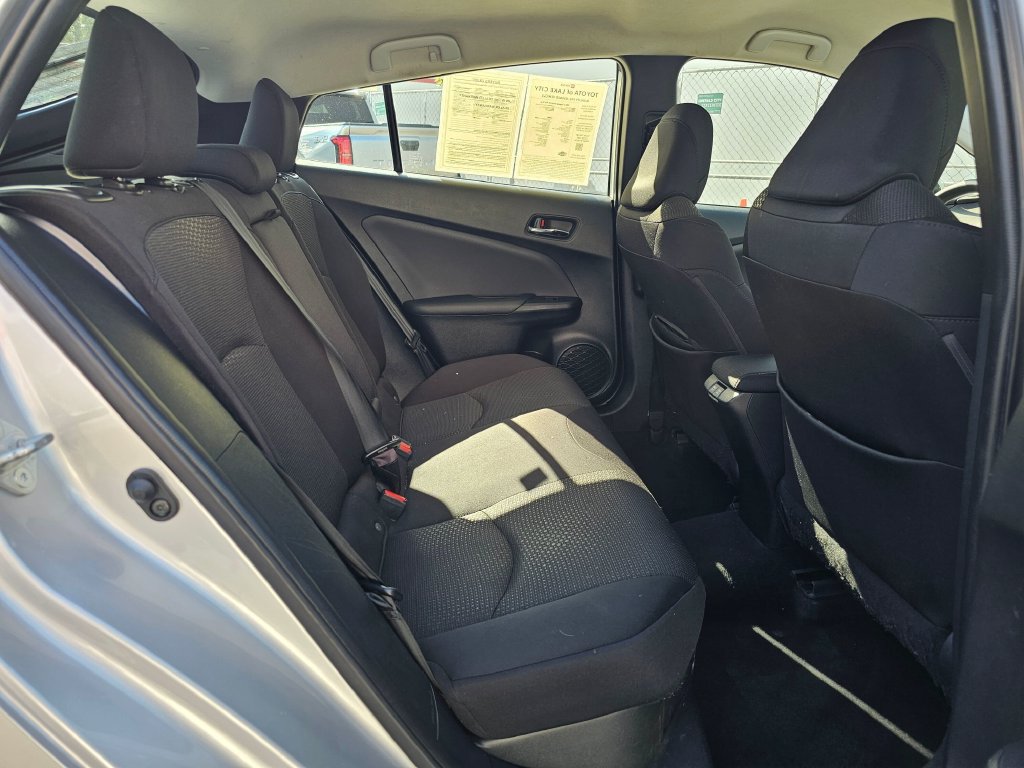 Used 2021 Toyota Prius LE AWD/4WD image 12