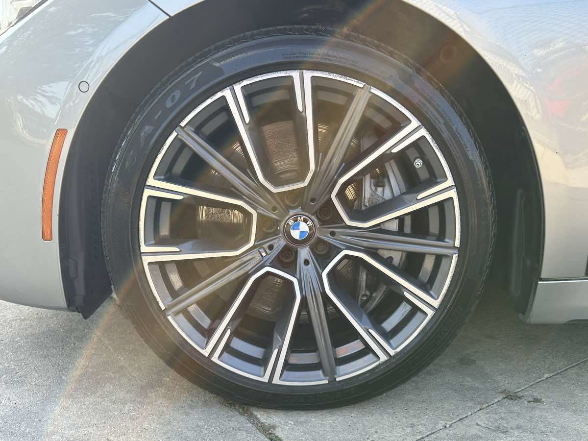 Used 2022 BMW 750i xDrive w/ Luxury Rear Seating Package AWD/4WD image 9