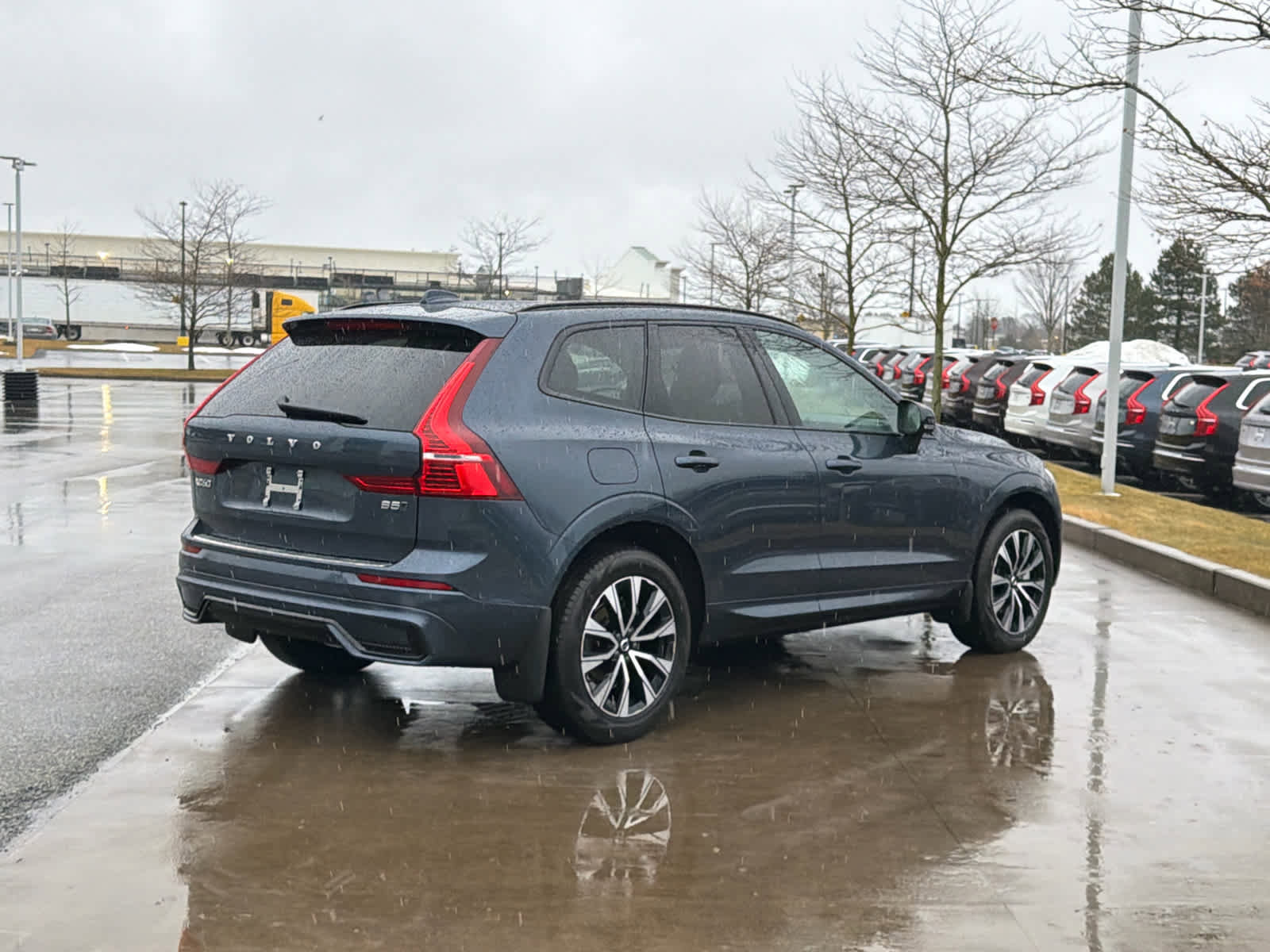 Used 2025 Volvo XC60 B5 Core w/ Protection Package Premier image 11