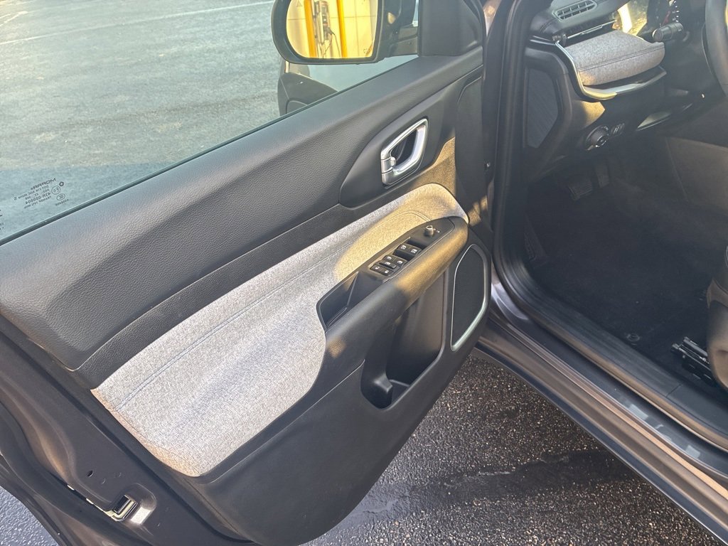 Used 2024 Jeep Compass Latitude w/ Convenience Group image 9