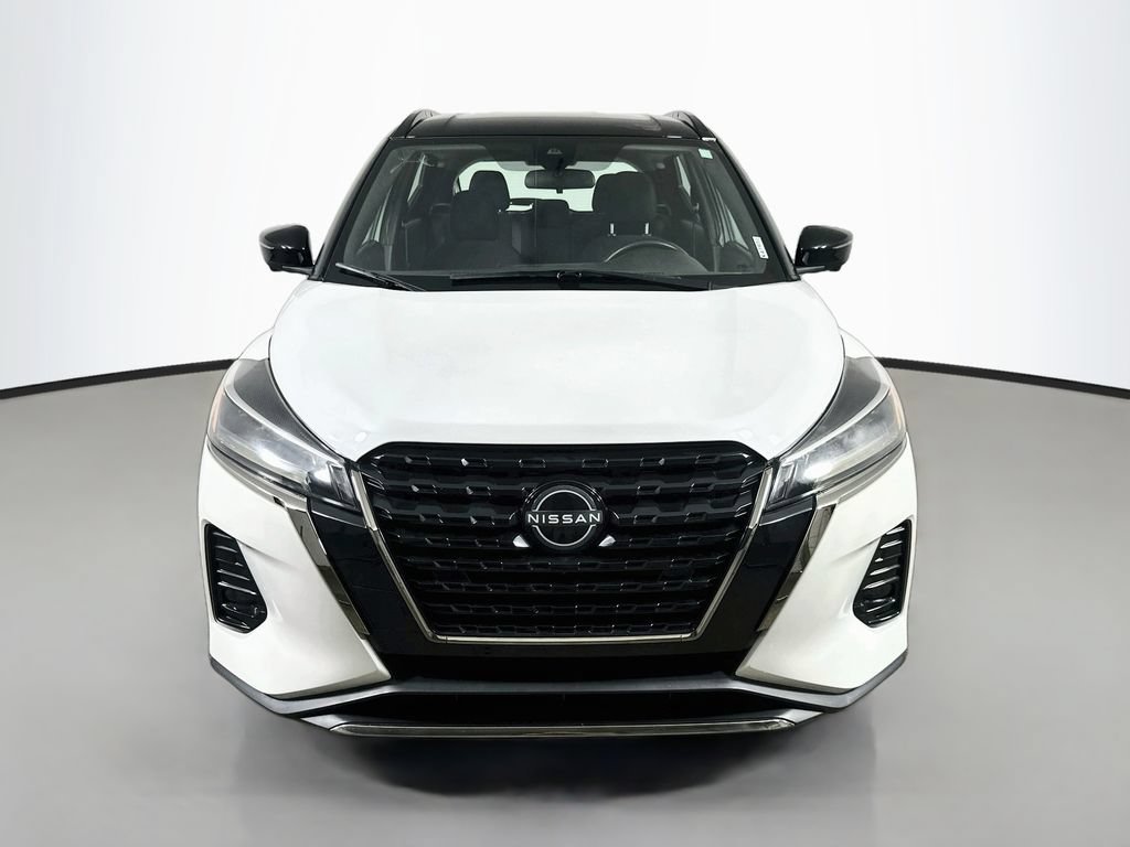 Used 2023 Nissan Kicks SR FWD image 2