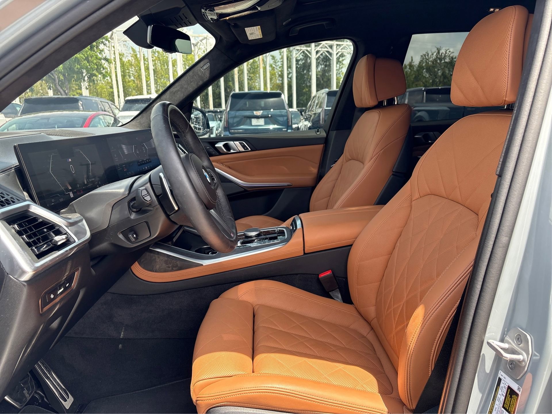 Used 2025 BMW X7 xDrive40i w/ M Sport Package AWD/4WD image 9